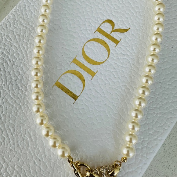 Dior Cream Pearl Necklace with Gold Clasp - Picture 2 of 3